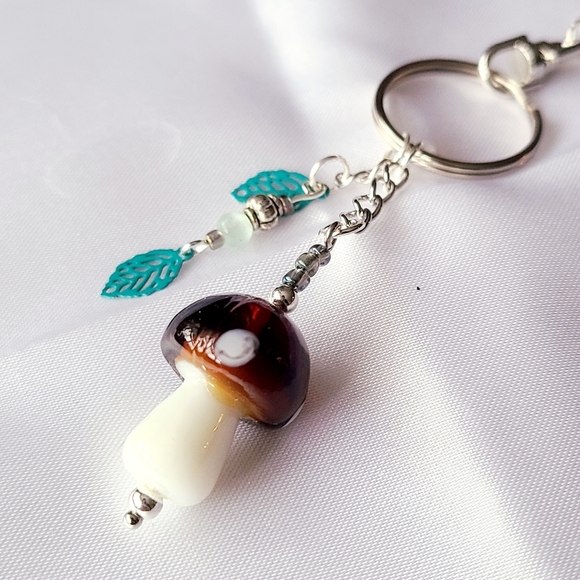 Brown mushroom leaf charm keychain bead keyring y2k - Picture 2 of 5